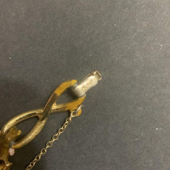 Vintage Coro Pink Flower bracelet set in gold metal w/ safety chain - Picture 8 of 9